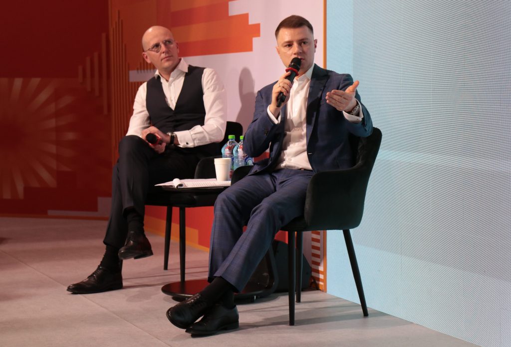 Замминистра промышленности и торговли Михаил Иванов читает лекцию на Дне промышленности