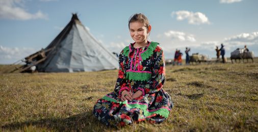 Экзамен для настоящих модельеров: что носят ханты, вепсы и другие народы России?