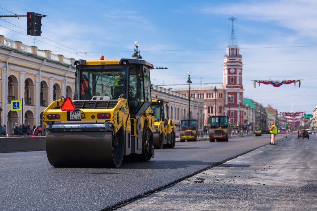 Укладка асфальта на Невском проспекте в Санкт-Петербурге с использованием битумов &laquo;Газпром нефти&raquo;