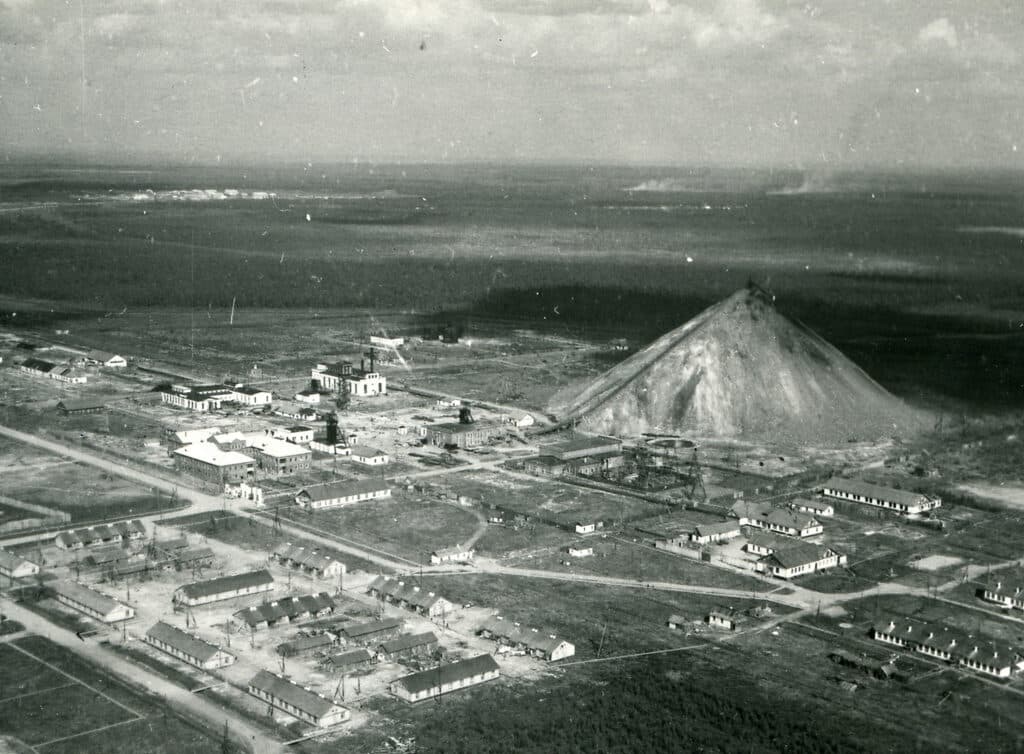 Ярегское месторождение в 1940-е. Фото Василия Надеждина 