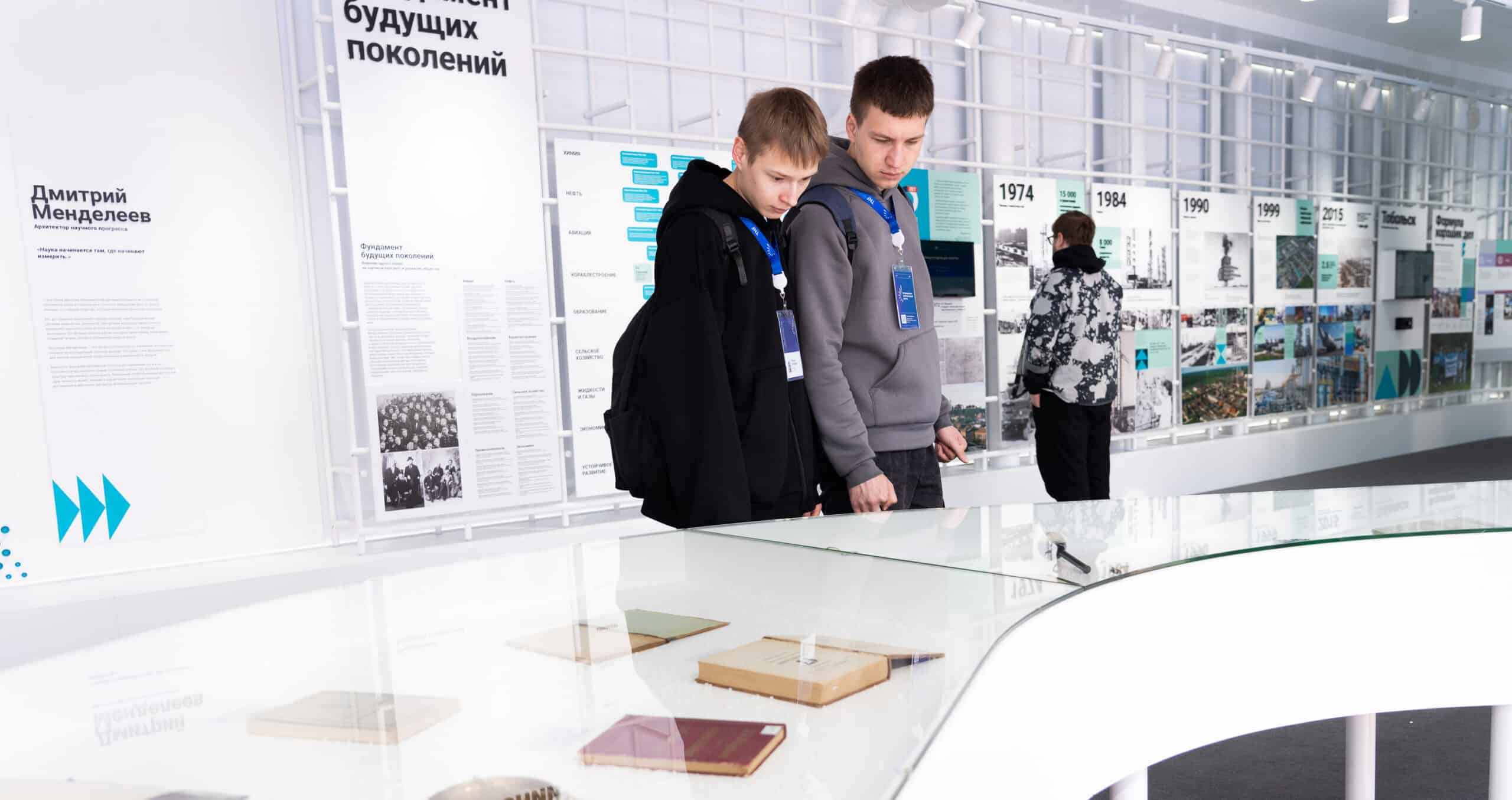 Выставка &laquo;Сибура&raquo; к 190-летию Дмитрия Менделеева