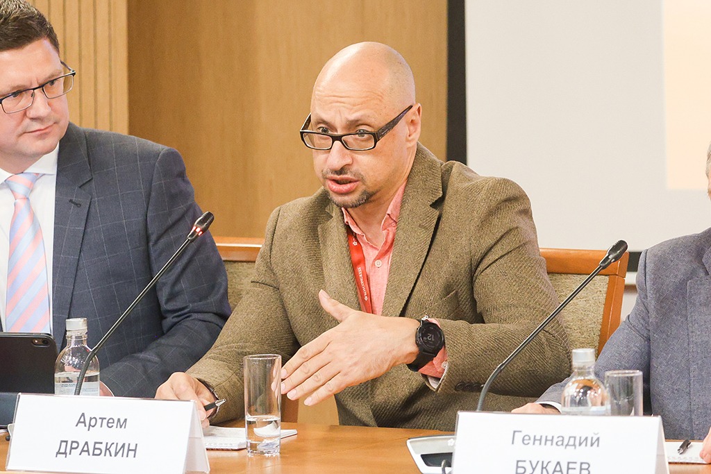 Военный историк, член Ученого совета Музея Победы Артем Драбкин на форуме &laquo;Сильные идеи для нового времени&raquo;