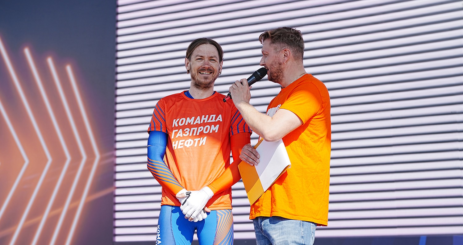 Рекордсмен &laquo;ЗСД Фонтанка Феста&raquo; Денис Гайденков (на фото слева) в &laquo;майке лидера&raquo;