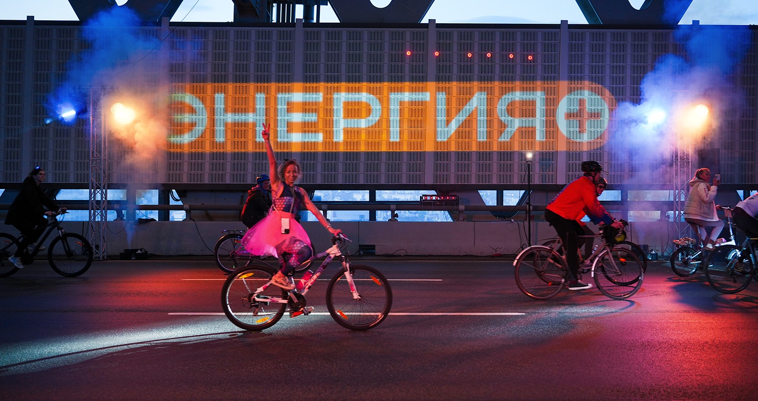 Зрительница лазерного шоу &laquo;Энергии+&raquo; на &laquo;ЗСД Фонтанка Фесте&raquo;