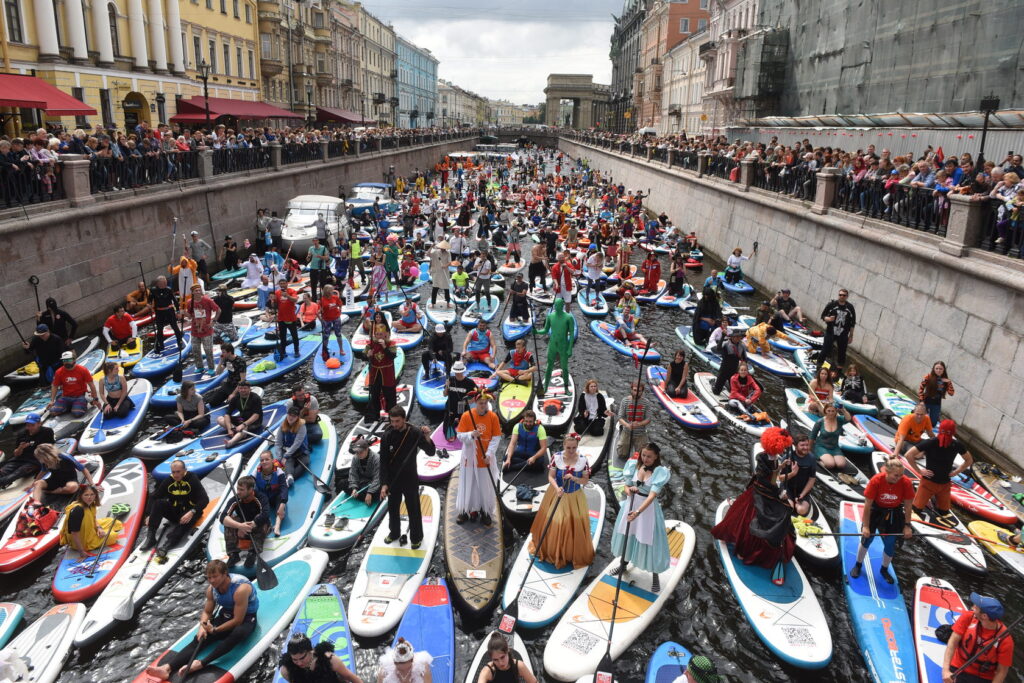 Заплыв участников фестиваля &laquo;Фонтанка SUP&raquo; в 2019 году