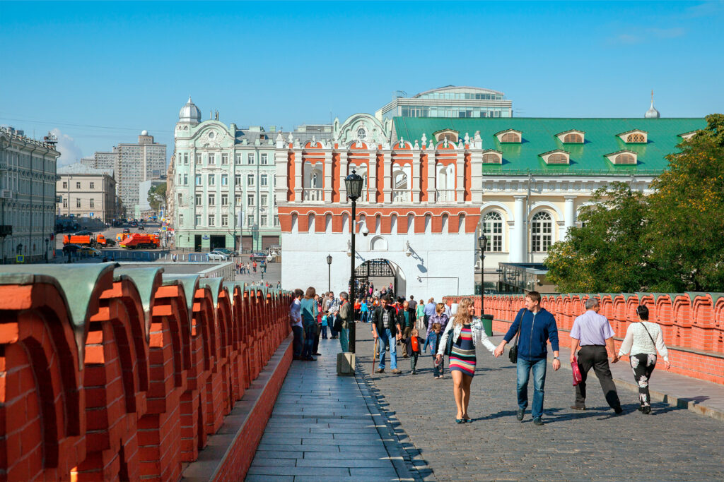 Кутафья башня и Троицкий мост через реку Неглинную, сохранившийся до наших дней. Фото: Shutterstock